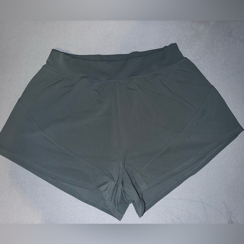 DFYNE SHORTS 
•worn twice